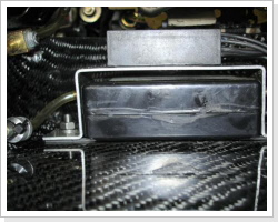 Die Heat Steuerung sitzt auf dem gewinkelten Blech hinten im Fach, darunter die Ölersteuerung.