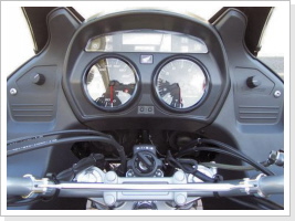 ...über den linken Regler bedient, der rechte ist für den Öler,...