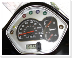 Die fehlende Kontroll-LED zum Warnblinker, links im Cockpit. In der Schaltung ist ein Anschluß dafür vorgesehen Die fehlende Kontroll-LED zum Warnblinker, links im Cockpit. In der Schaltung ist ein Anschluß dafür vorgesehen