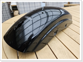 Ein Ersatzfender ist in der Mache. Öffnungen werden verschlossen und der Lack angepaßt. Ein Ersatzfender ist in der Mache. Öffnungen werden verschlossen und der Lack angepaßt.