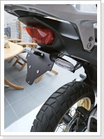 Das kurze Heck aus Australien. B&B Offroad Engineering liefert zwei stabile Bleche zur Aufnahme der original Beleuchtung im richtigen Winkel.