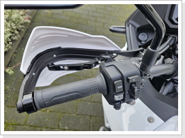 Die Hebel hinter den Acerbis Factory links...