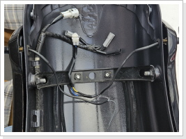 Die Verkabelung der 3in1 Kellermänner. Masse geht mit an den Rück/Bremslichtstecker. Die Blinker bekommen nur die Plusleitung in den Stecker. Die Verkabelung der 3in1 Kellermänner. Masse geht mit an den Rück/Bremslichtstecker. Die Blinker bekommen nur die Plusleitung in den Stecker.