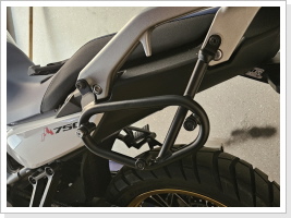 Mit richtig montierter vorderer Halteschraube.